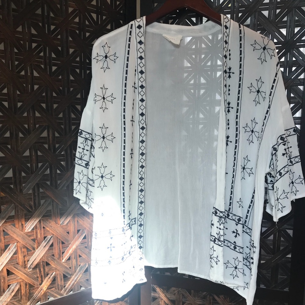 Pitaya Embroidered Kimono
